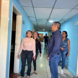 Rector inspeccionó junto a la directora Dra. Luciana Arevalo, avances de reparaciones en Fundicliu6